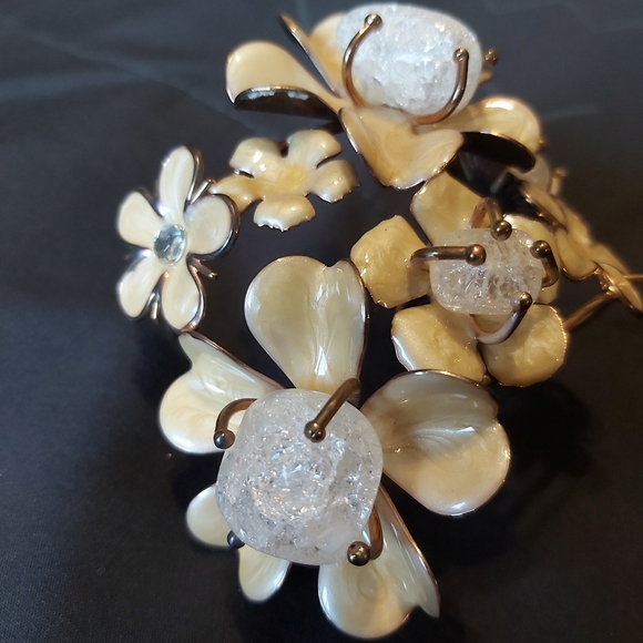 Beautiful Statement Bracelet - Picture 3 of 5